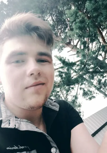 Кирилл из Керчи, мне 28, познакомлюсь для приятного времяпровождения