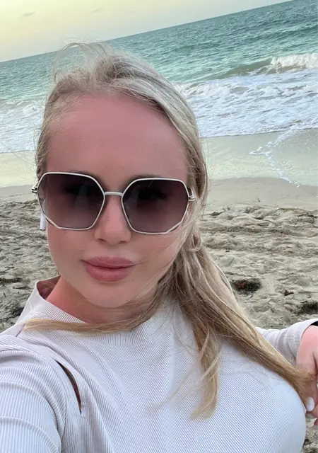 Elina из Москвы, ищу на сайте общение
