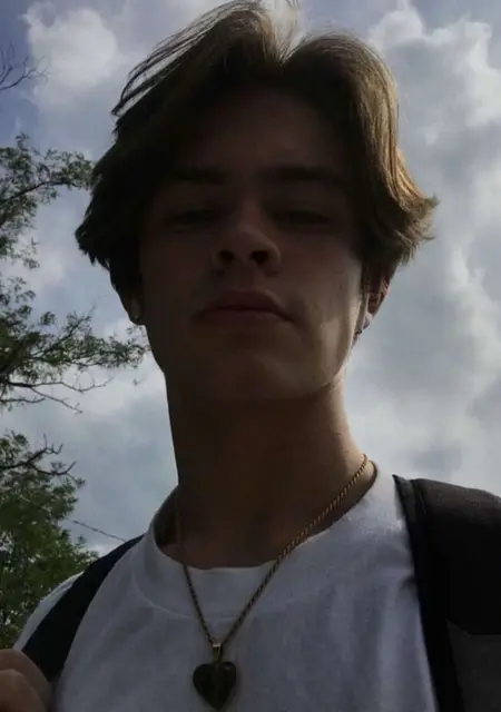 Я Слава, 20, знакомлюсь на одну ночь в Челябинске