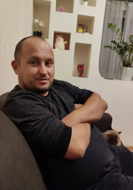 Я Геннадий, 44, из Нижнего Новгорода, ищу знакомство для приятного времяпровождения