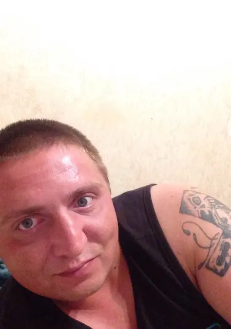 Виталик из Пскова, мне 32, познакомлюсь для вирта