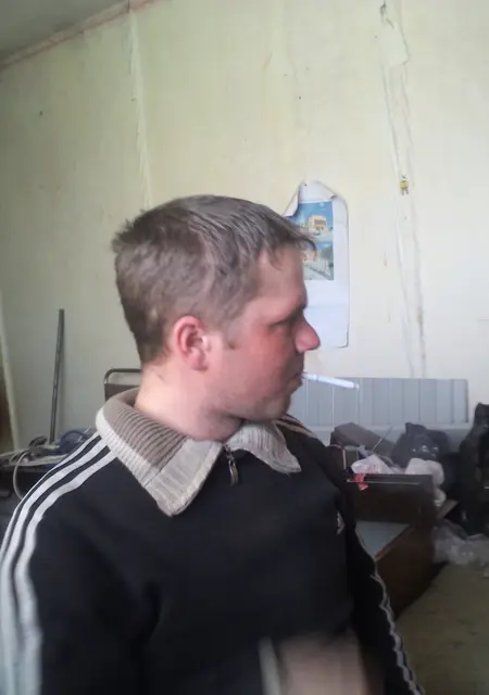 Я Виталя, 41, знакомлюсь без обязательств в Строителе