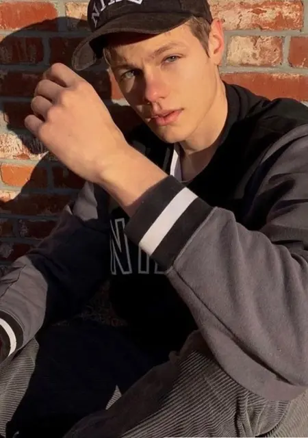 Я Артур, 27, знакомлюсь на одну ночь в Москве