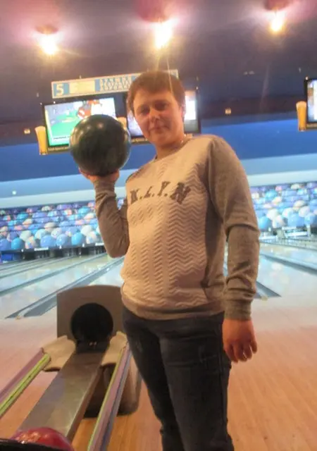 Я Валя, 40, из Тюмени, ищу знакомство для постоянных отношений