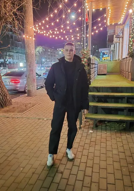 Я Захар, 20, знакомлюсь для открытые отношения в Москве