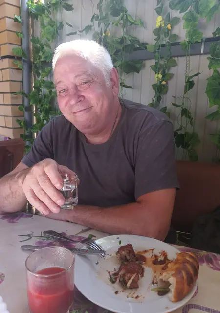 Я Саня, 60, знакомлюсь на одну ночь в Коврове