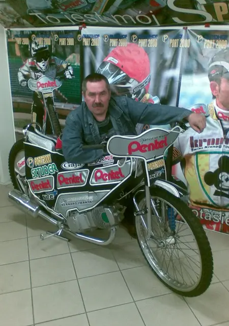 Я Vasiliy, 59 років, знайомлюсь для вірт у Рівному