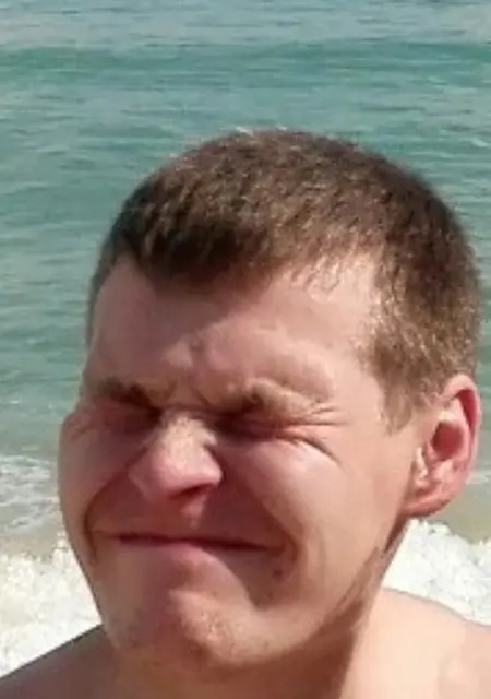 Я Макс, 25, из Новоуральска, ищу знакомства без обязательств