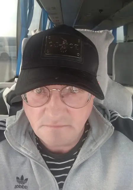 Я Толя, 28, из Прокопьевска, ищу знакомства без обязательств