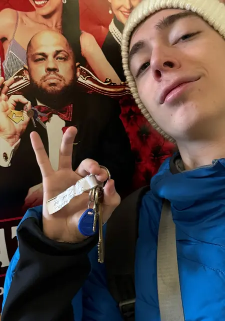 Вовчик из Томска, мне 19, познакомлюсь на одну ночь