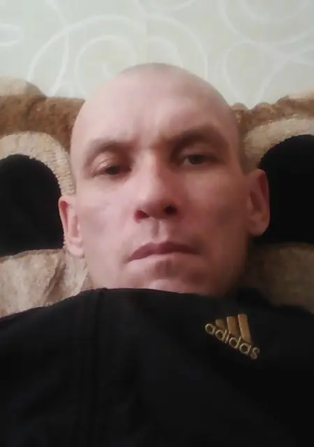 Я Максим, 44, из Осинников, ищу знакомства без обязательств