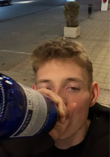 Я Арсений, 21, из Ессентуков, ищу знакомство для общения