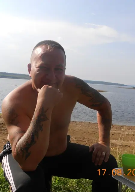 Андрей из Нижнего Тагила, мне 44, познакомлюсь без обязательств