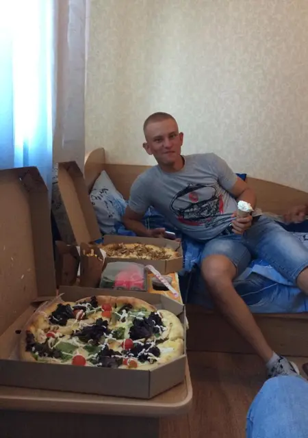Я Дмитрий, 26, из Бахчисарая, ищу знакомства на одну ночь