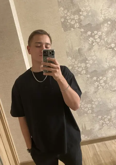 Damir из Калининграда, мне 23, познакомлюсь на одну ночь