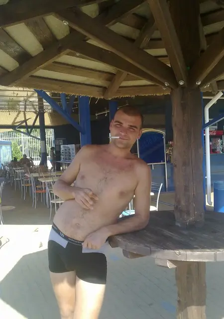 Денис из Славянска-на-Кубани, мне 38, познакомлюсь на одну ночь