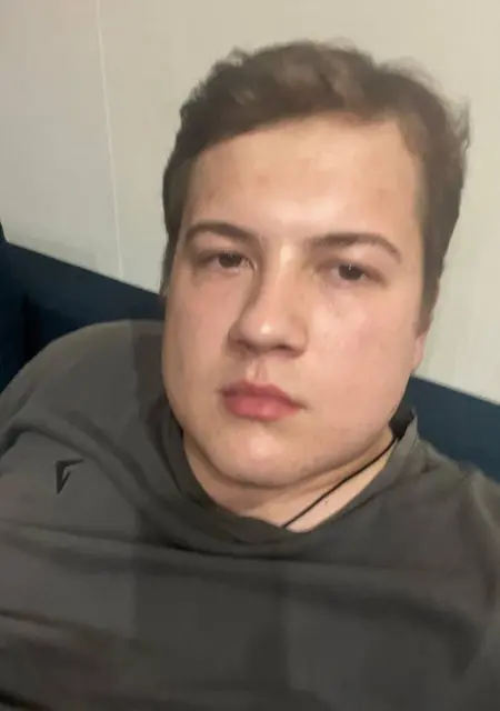 Я Илья, 23, из Энгельса, ищу знакомства на одну ночь