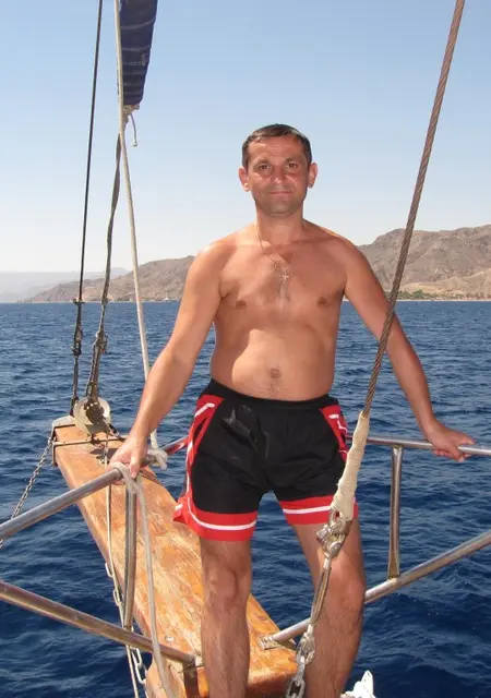 Я Артур, 48, из Молодечно, ищу знакомства на одну ночь