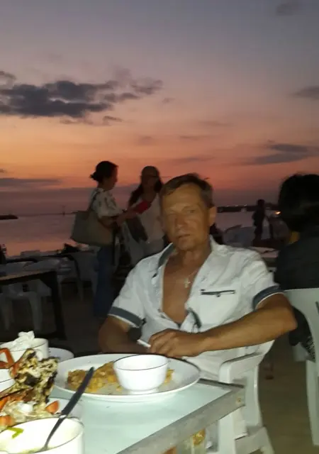 Я Дима, 64, знакомлюсь без обязательств в Владивостоке