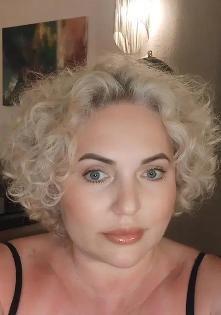Я Оля, 40, из Москвы, ищу знакомство для постоянных отношений
