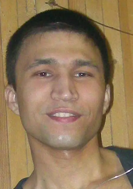 Виталик из Канаша, ищу на сайте знакомства на одну ночь