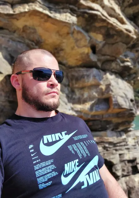 Стиф из Сафонова, ищу на сайте приятное времяпровождение