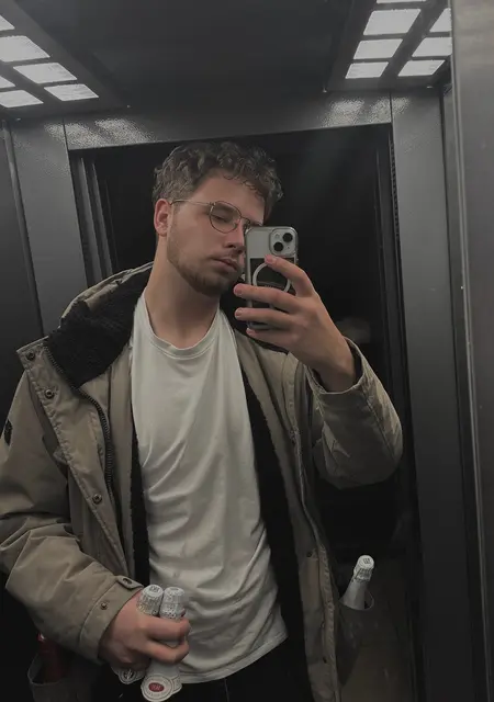 Артем из Геленджика, ищу на сайте знакомства без обязательств