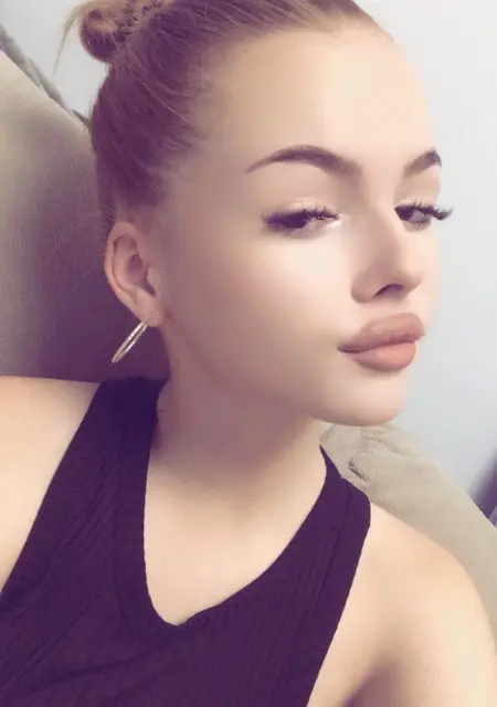 Дарья из Кирова, мне 18, познакомлюсь для вирта