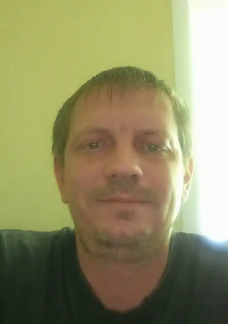 Я Игорь, 41, из Дегтярска, ищу знакомства на одну ночь