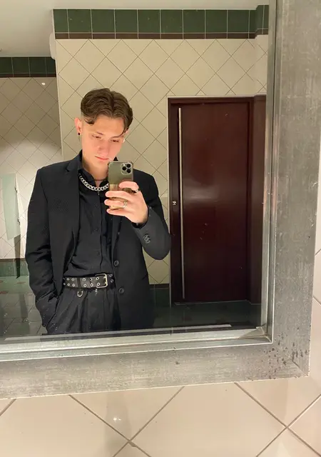 Я Dima, 22, из Хотькова, ищу знакомство для приятного времяпровождения