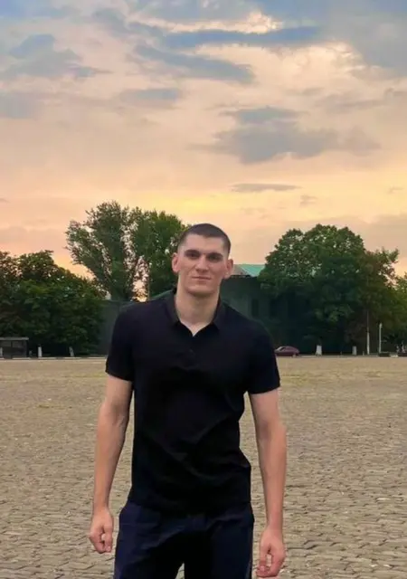 Я Рашид, 20, из Москвы, ищу знакомство для открытые отношения