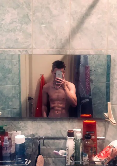 Я Александр, 21, знакомлюсь на одну ночь в Мурманске