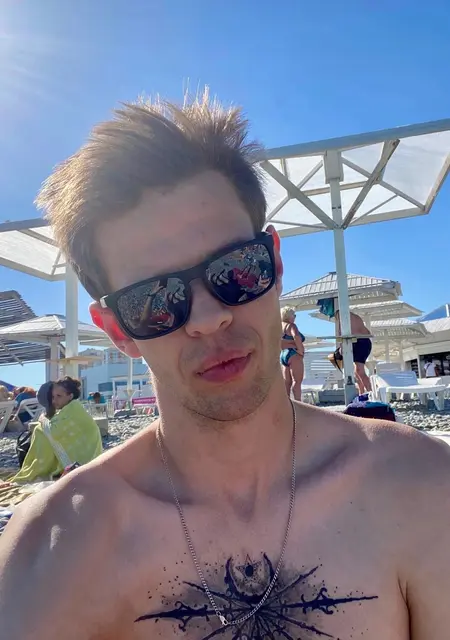 Я Богдан, 24, из Новороссийска, ищу знакомства на одну ночь