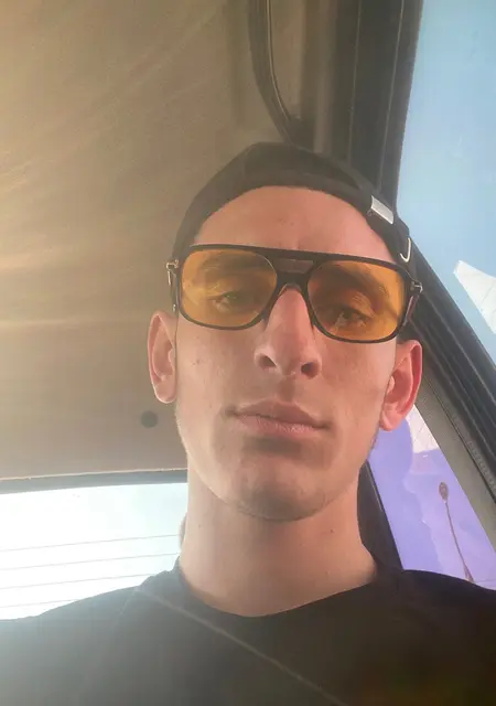 Азам из Владикавказа, ищу на сайте знакомства на одну ночь