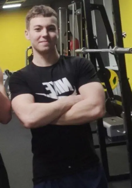 Я Иван, 19, из Перми, ищу знакомства без обязательств