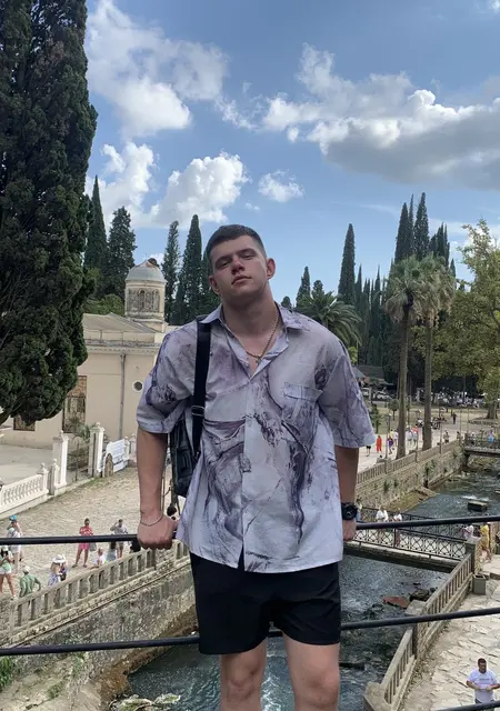 Евгений из Старого Оскола, мне 20, познакомлюсь для вирта