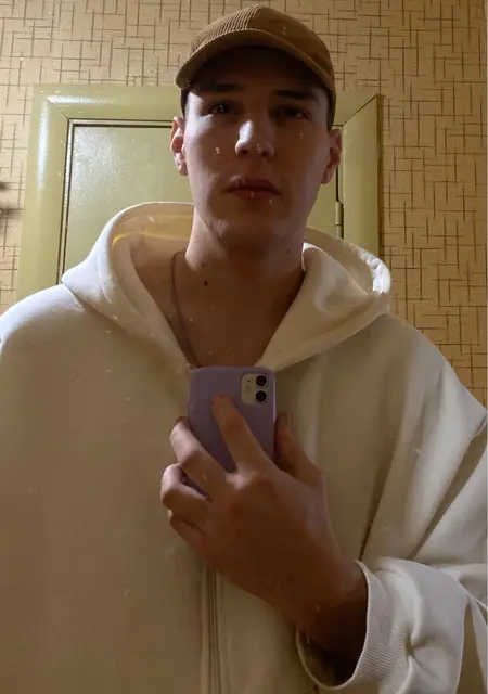 Я Дмитрий, 20, знакомлюсь на одну ночь в Чебоксарах