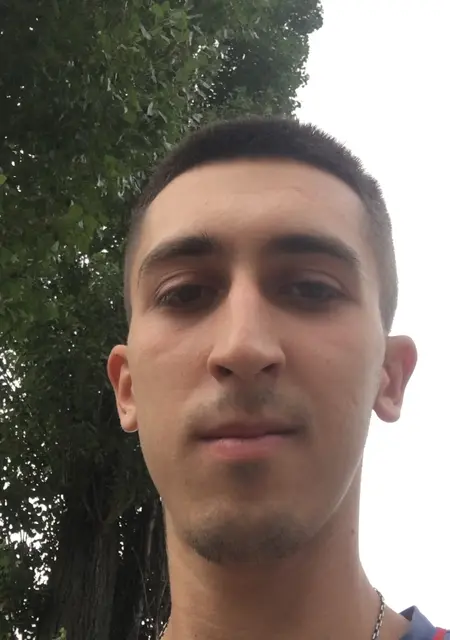 Я Андрей, 27, из Москвы, ищу знакомство для открытые отношения