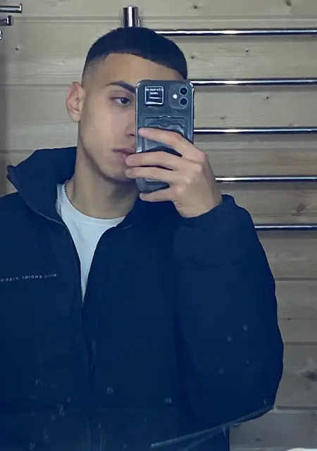 Я Дмитрий, 19, из Твери, ищу знакомства без обязательств