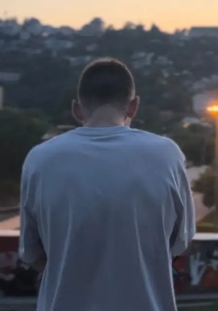 Арсений из Каменоломен, мне 18, познакомлюсь для постоянных отношений