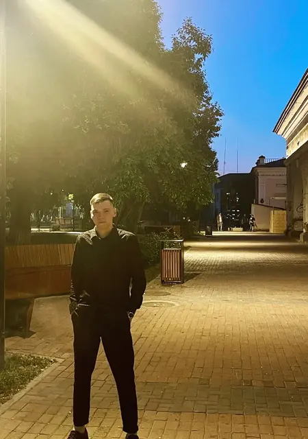 Я Алексей, 23, из Звенигорода, ищу знакомство для постоянных отношений