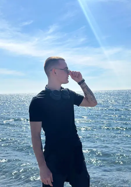 Я Александр, 23, из Шебекина, ищу знакомства без обязательств