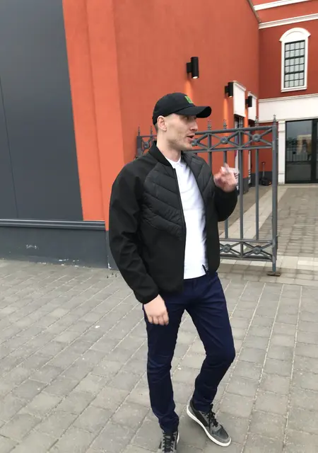 Я Max, 36, из Гатчины, ищу знакомства на одну ночь