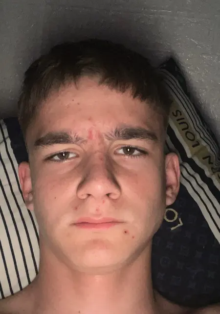 Я Данил, 18, из Азова, ищу знакомства на одну ночь