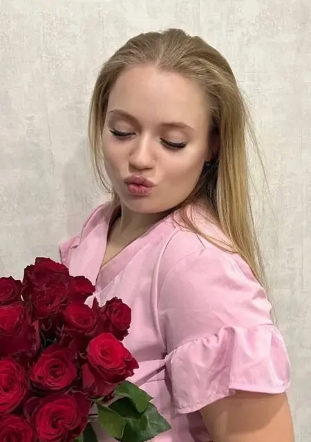 Я Яна, 23, из Красногорска, ищу знакомство для приятного времяпровождения