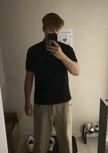 Я Тимур, 18, из Москвы, ищу знакомство для постоянных отношений