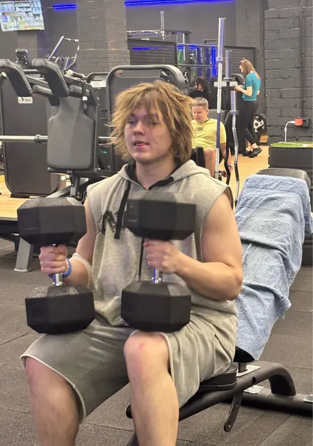 Я Сергей, 20, из Елабуги, ищу знакомства без обязательств