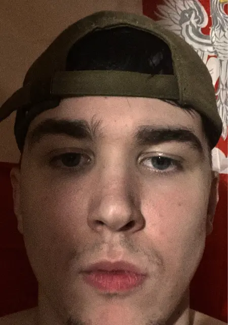 Я Матеуш, 20, из Котласа, ищу знакомства без обязательств