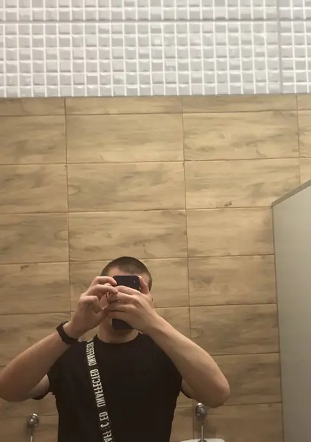 Арсений из Кирова, мне 18, познакомлюсь для общения