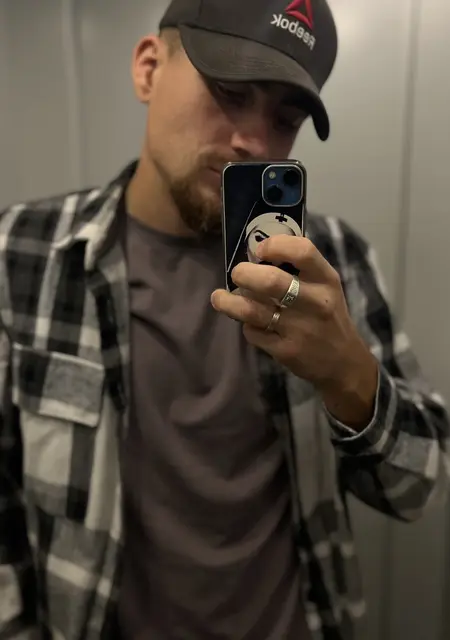 Я Владимир, 26, из Воронежа, ищу знакомства без обязательств